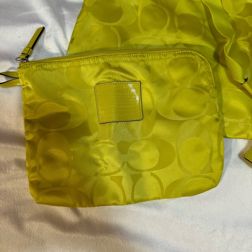 Coach Lime Green Weekender Bag with Detachable Pouch - Picture 7 of 8